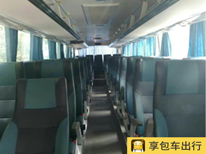 53座金龙大巴车(可坐乘客53人)