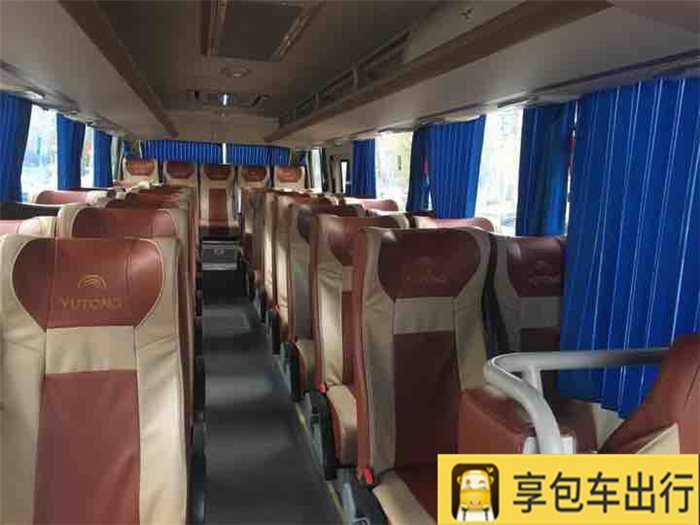 38座宇通大巴车(可坐乘客38人)
