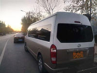 13座金龙大型商务车