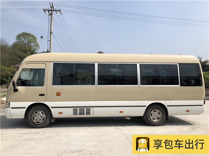 18座丰田考斯特中巴车（可坐乘客18人）