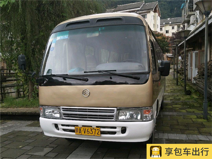 22座考斯特中巴车（可坐乘客22人）