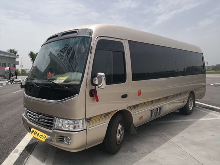 18座丰田考斯特中巴车（可坐乘客18人）