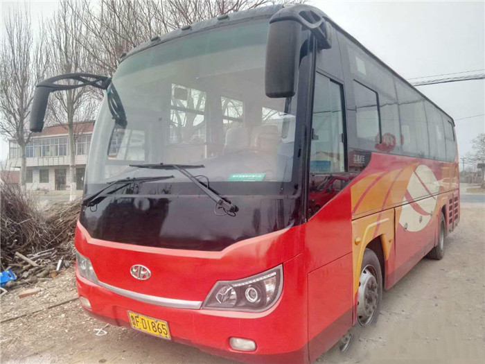 35座金龙大巴车（可坐乘客35人）