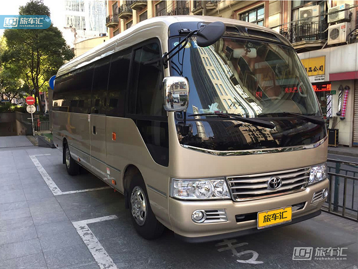 18座丰田中巴车（可坐乘客18人）
